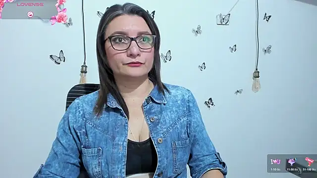 Amie Adams82  online show from 3, 12, 2025