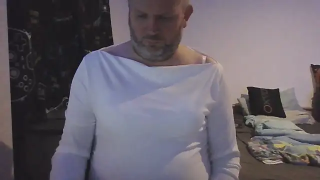 Snapshot of ShyBoy1982 chatting on 11, 4, 2026 ShyBoy1982 online show from 11, 4, 2026