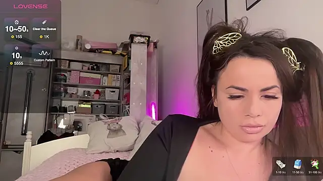 Snapshot of MyPhoenix chatting on 15, 11, 2025 MyPhoenix online show from 15, 11, 2025