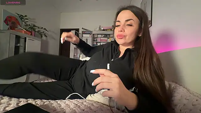 Snapshot of MyPhoenix chatting on 25, 11, 2025 MyPhoenix online show from 25, 11, 2025