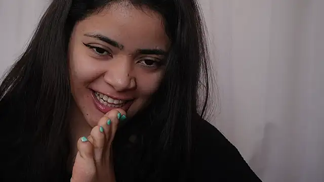 Snapshot of Feetgirl01 chatting on 5, 1, 2025 Feetgirl01 online show from 5, 1, 2025