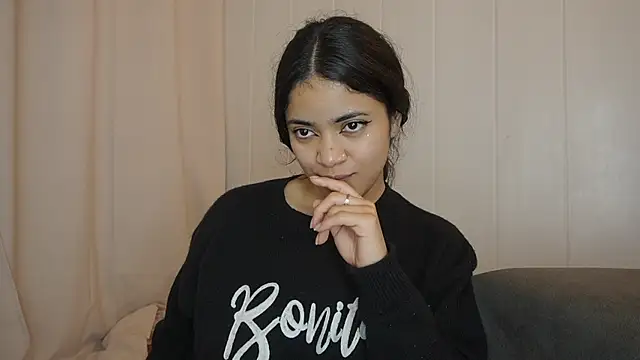 Snapshot of Feetgirl01 chatting on 28, 2, 2025 Feetgirl01 online show from 28, 2, 2025