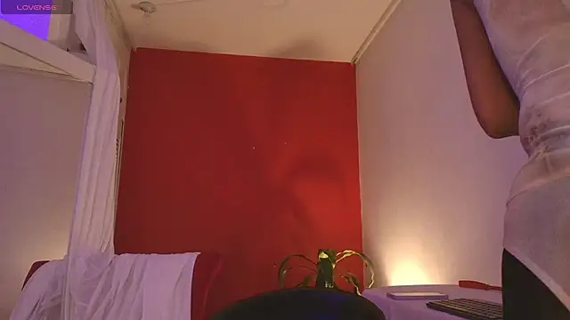 Snapshot of Roy_Luna chatting on 3, 10, 2025 Roy Luna online show from 3, 10, 2025