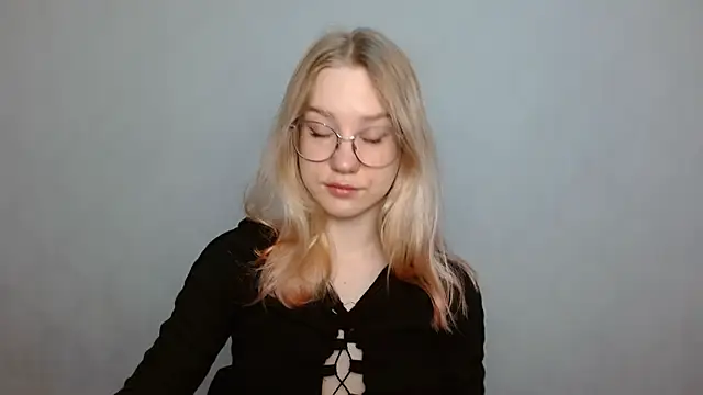 Snapshot of cindi_hot chatting on 6, 2, 2025 cindi hot online show from 6, 2, 2025