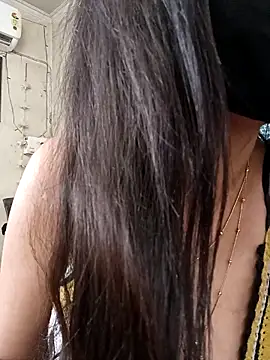 Snapshot of Parinaaz18 chatting on 5, 3, 2025 Parinaaz18 online show from 5, 3, 2025