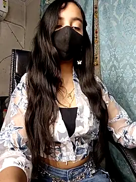 Snapshot of Parinaaz18 chatting on 2, 12, 2025 Parinaaz18 online show from 2, 12, 2025