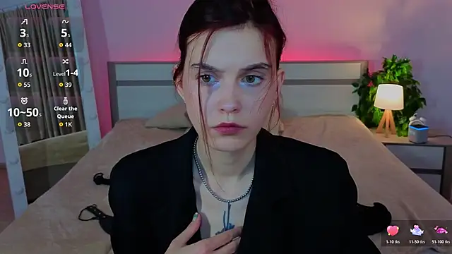 Snapshot of SusieMorris chatting on 10, 11, 2025 SusieMorris online show from 10, 11, 2025