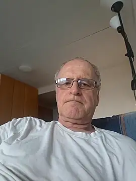 Snapshot of Milkasahne64 chatting on 10, 10, 2025 Milkasahne64 online show from 10, 10, 2025