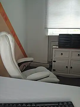 Snapshot of -BonnieBlack- chatting on 7, 7, 2026 -BonnieBlack- online show from 7, 7, 2026