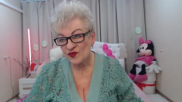 KayleSmoll online show from 10, 4, 2026