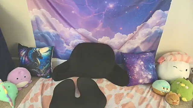 Snapshot of MilkyBunny chatting on 10, 4, 2026 MilkyBunny online show from 10, 4, 2026