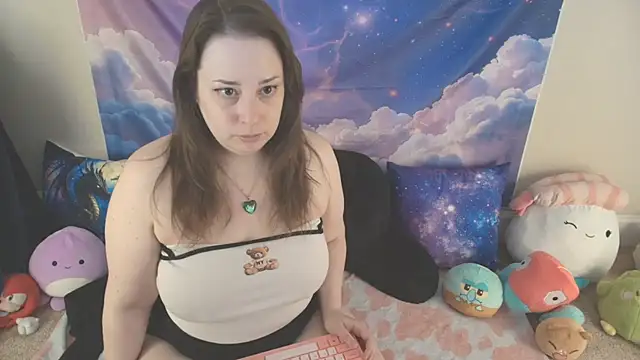 Snapshot of MilkyBunny chatting on 21, 4, 2026 MilkyBunny online show from 21, 4, 2026