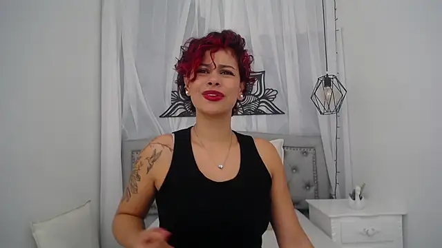 Snapshot of MarianaSanz chatting on 2, 2, 2025 MarianaSanz online show from 2, 2, 2025