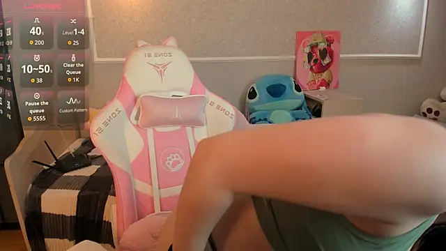 Snapshot of Chloe_your_Moyaz chatting on 27, 9, 2025 Chloe your Moyaz online show from 27, 9, 2025