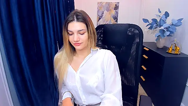 SelenaeMoore online show from 11, 11, 2025