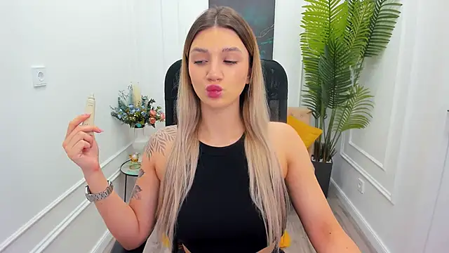 SelenaeMoore online show from 14, 11, 2025