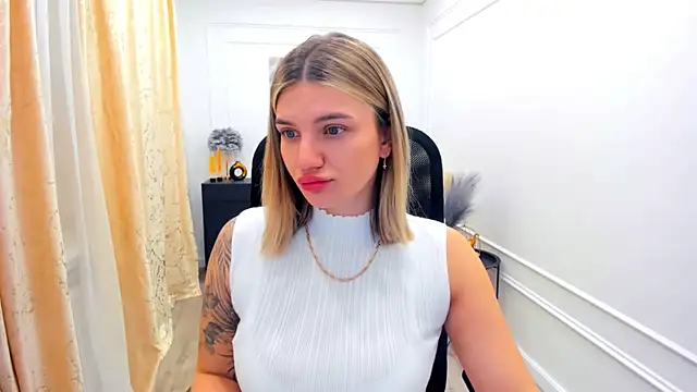 Snapshot of SelenaeMoore chatting on 13, 6, 2026 SelenaeMoore online show from 13, 6, 2026