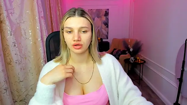 Snapshot of SelenaeMoore chatting on 30, 6, 2026 SelenaeMoore online show from 30, 6, 2026