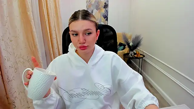 Snapshot of SelenaeMoore chatting on 1, 7, 2026 SelenaeMoore online show from 1, 7, 2026