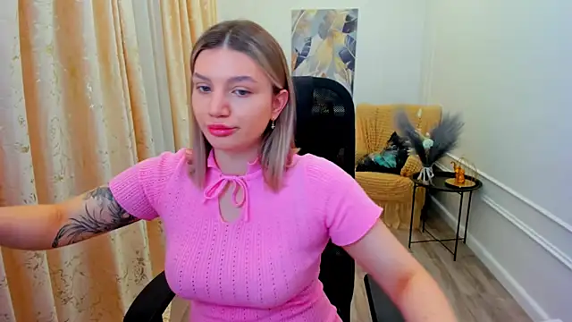 Snapshot of SelenaeMoore chatting on 6, 7, 2026 SelenaeMoore online show from 6, 7, 2026