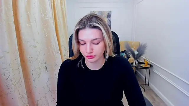 Snapshot of SelenaeMoore chatting on 13, 7, 2026 SelenaeMoore online show from 13, 7, 2026