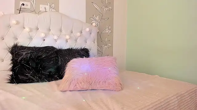 Snapshot of Esteff__o2 chatting on 7, 1, 2025 Esteff o2 online show from 7, 1, 2025