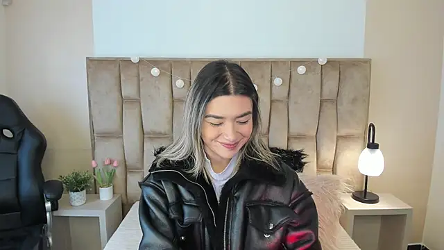 Snapshot of Esteff__o2 chatting on 5, 3, 2025 Esteff o2 online show from 5, 3, 2025