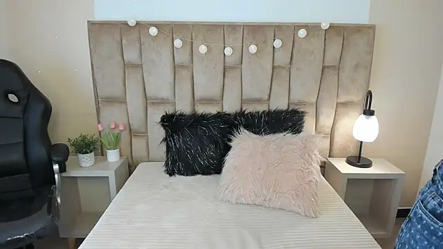 Snapshot of Esteff__o2 chatting on 6, 3, 2025 Esteff o2 online show from 6, 3, 2025