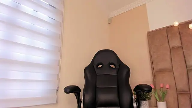 Snapshot of Esteff__o2 chatting on 7, 3, 2025 Esteff o2 online show from 7, 3, 2025