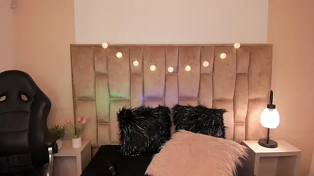 Snapshot of Esteff__o2 chatting on 8, 3, 2025 Esteff o2 online show from 8, 3, 2025