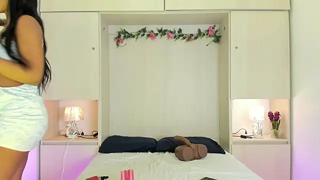 Snapshot of KendallRosse1 chatting on 13, 1, 2026 KendallRosse1 online show from 13, 1, 2026