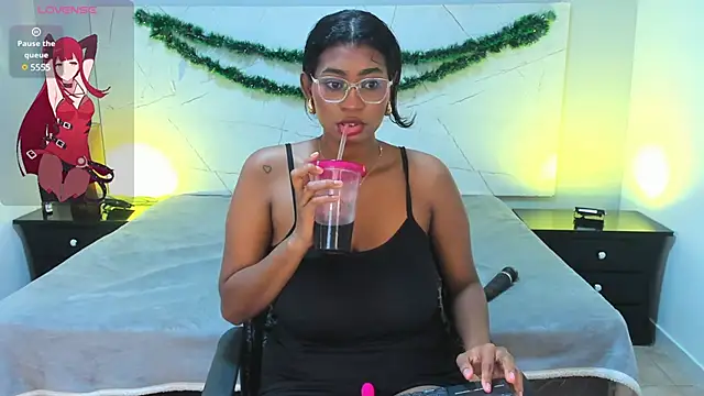 LAYLATAYLOR  online show from 22, 12, 2024