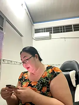 Snapshot of NDith chatting on 24, 10, 2025 NDith online show from 24, 10, 2025