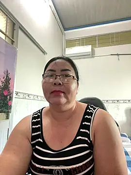 Snapshot of NDith chatting on 31, 10, 2025 NDith online show from 31, 10, 2025