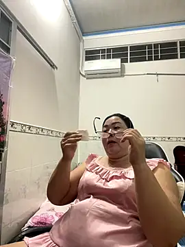 Snapshot of NDith chatting on 2, 11, 2025 NDith online show from 2, 11, 2025