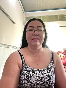 Snapshot of NDith chatting on 3, 11, 2025 NDith online show from 3, 11, 2025