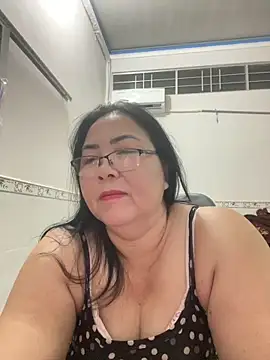 Snapshot of NDith chatting on 7, 11, 2025 NDith online show from 7, 11, 2025