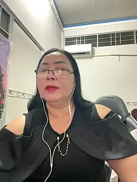 Snapshot of NDith chatting on 11, 11, 2025 NDith online show from 11, 11, 2025