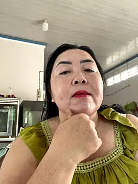 Snapshot of NDith chatting on 12, 11, 2025 NDith online show from 12, 11, 2025