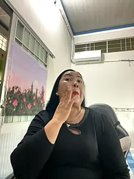 Snapshot of NDith chatting on 13, 11, 2025 NDith online show from 13, 11, 2025