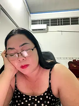 Snapshot of NDith chatting on 17, 11, 2025 NDith online show from 17, 11, 2025