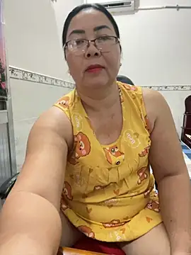 Snapshot of NDith chatting on 19, 11, 2025 NDith online show from 19, 11, 2025