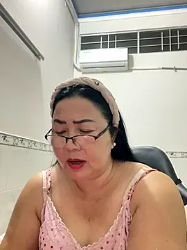 Snapshot of NDith chatting on 21, 11, 2025 NDith online show from 21, 11, 2025