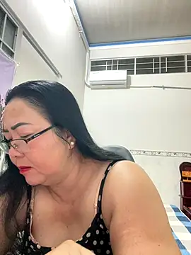 Snapshot of NDith chatting on 22, 11, 2025 NDith online show from 22, 11, 2025