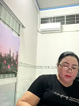 Snapshot of NDith chatting on 24, 11, 2025 NDith online show from 24, 11, 2025