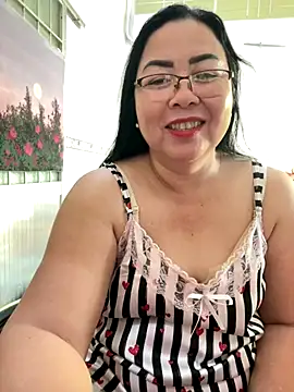 Snapshot of NDith chatting on 25, 11, 2025 NDith online show from 25, 11, 2025