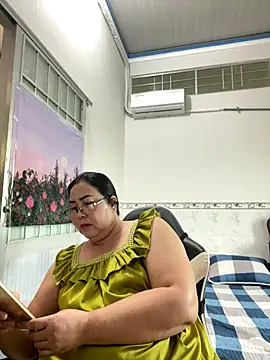 Snapshot of NDith chatting on 15, 12, 2025 NDith online show from 15, 12, 2025