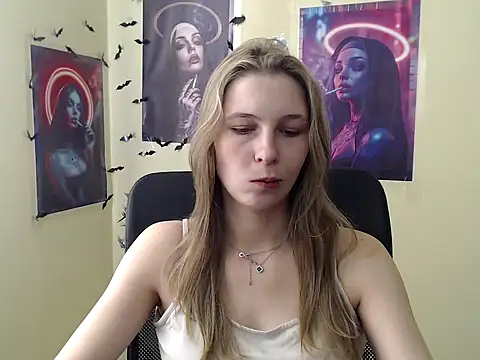 Snapshot of StrangerGi chatting on 4, 4, 2026 StrangerGi online show from 4, 4, 2026