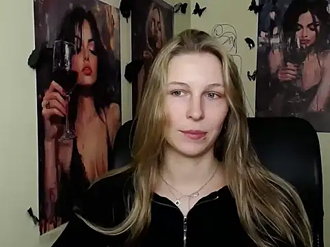 Snapshot of StrangerGi chatting on 23, 4, 2026 StrangerGi online show from 23, 4, 2026