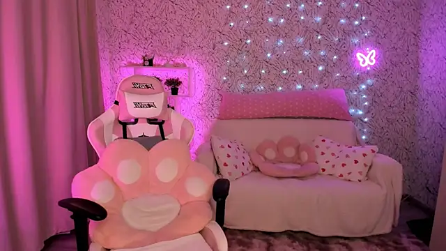 Snapshot of luna_cross chatting on 2, 2, 2025 luna cross online show from 2, 2, 2025